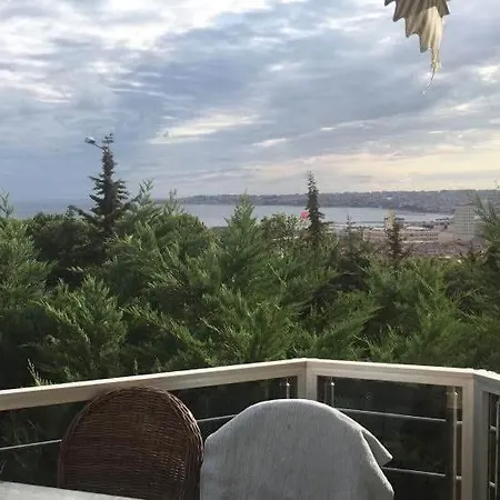 Private With An Awesome Sea View In Istanbul מלון